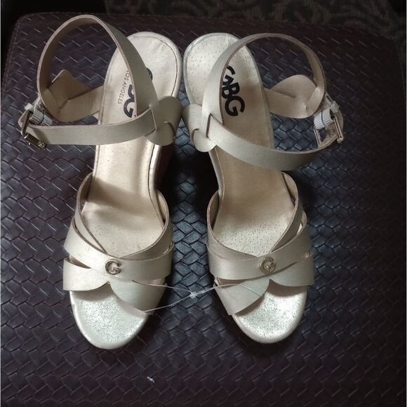 🆕👡GBG Gold Strappy Sandals - Guess - Picture 1 of 5